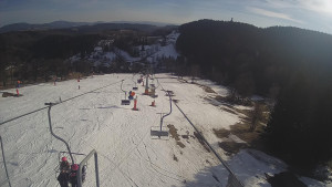 Snow park Paprsek - Lanovka - pohled dolů - 17.3.2023 v 16:00