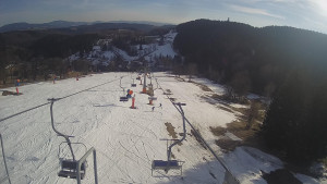 Snow park Paprsek - Lanovka - pohled dolů - 17.3.2023 v 16:05