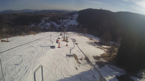 Snow park Paprsek - Lanovka - pohled dolů - 17.3.2023 v 16:15