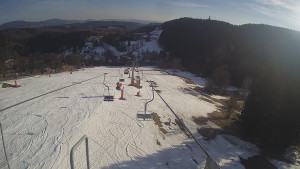 Snow park Paprsek - Lanovka - pohled dolů - 17.3.2023 v 16:20