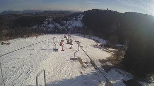 Snow park Paprsek - Lanovka - pohled dolů - 17.3.2023 v 16:25