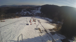 Snow park Paprsek - Lanovka - pohled dolů - 17.3.2023 v 16:30