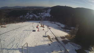 Snow park Paprsek - Lanovka - pohled dolů - 17.3.2023 v 16:40