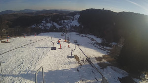 Snow park Paprsek - Lanovka - pohled dolů - 17.3.2023 v 16:45