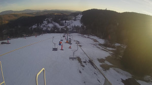 Snow park Paprsek - Lanovka - pohled dolů - 17.3.2023 v 17:10