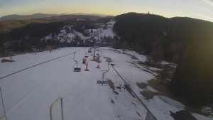 Snow park Paprsek - Lanovka - pohled dolů - 17.3.2023 v 17:15
