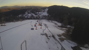 Snow park Paprsek - Lanovka - pohled dolů - 17.3.2023 v 17:30