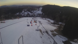 Snow park Paprsek - Lanovka - pohled dolů - 17.3.2023 v 17:50