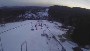 Snow park Paprsek - Lanovka - pohled dolů - 17.3.2023 v 18:05