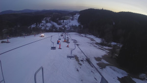 Snow park Paprsek - Lanovka - pohled dolů - 17.3.2023 v 18:10
