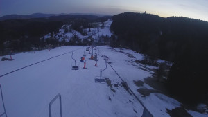 Snow park Paprsek - Lanovka - pohled dolů - 17.3.2023 v 18:20