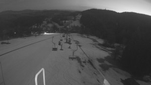 Snow park Paprsek - Lanovka - pohled dolů - 17.3.2023 v 18:35