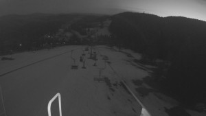 Snow park Paprsek - Lanovka - pohled dolů - 17.3.2023 v 18:40