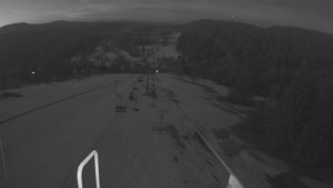 Snow park Paprsek - Lanovka - pohled dolů - 18.3.2023 v 05:15