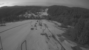 Snow park Paprsek - Lanovka - pohled dolů - 18.3.2023 v 05:35
