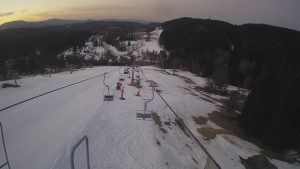Snow park Paprsek - Lanovka - pohled dolů - 18.3.2023 v 05:40