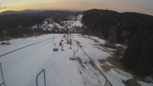 Snow park Paprsek - Lanovka - pohled dolů - 18.3.2023 v 06:00