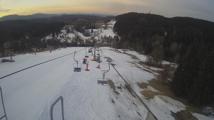 Snow park Paprsek - Lanovka - pohled dolů - 18.3.2023 v 06:05