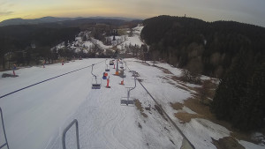 Snow park Paprsek - Lanovka - pohled dolů - 18.3.2023 v 06:10