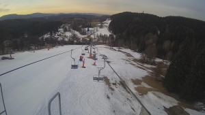 Snow park Paprsek - Lanovka - pohled dolů - 18.3.2023 v 06:15
