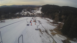 Snow park Paprsek - Lanovka - pohled dolů - 18.3.2023 v 06:35
