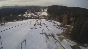 Snow park Paprsek - Lanovka - pohled dolů - 18.3.2023 v 06:50