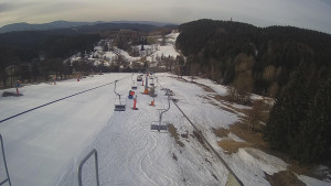 Snow park Paprsek - Lanovka - pohled dolů - 18.3.2023 v 07:10