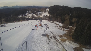 Snow park Paprsek - Lanovka - pohled dolů - 18.3.2023 v 07:20