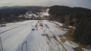 Snow park Paprsek - Lanovka - pohled dolů - 18.3.2023 v 07:25