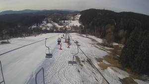 Snow park Paprsek - Lanovka - pohled dolů - 18.3.2023 v 07:40