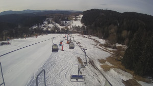 Snow park Paprsek - Lanovka - pohled dolů - 18.3.2023 v 08:05