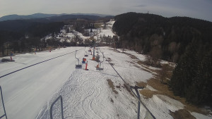 Snow park Paprsek - Lanovka - pohled dolů - 18.3.2023 v 08:10