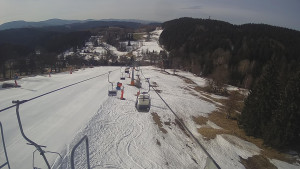 Snow park Paprsek - Lanovka - pohled dolů - 18.3.2023 v 08:15