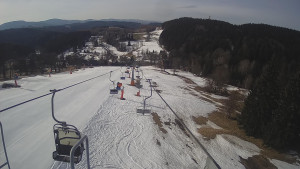 Snow park Paprsek - Lanovka - pohled dolů - 18.3.2023 v 08:20