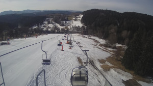 Snow park Paprsek - Lanovka - pohled dolů - 18.3.2023 v 08:25