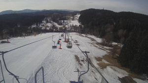 Snow park Paprsek - Lanovka - pohled dolů - 18.3.2023 v 08:30