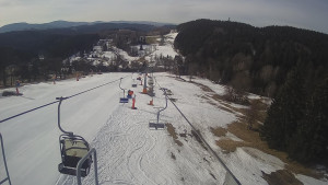 Snow park Paprsek - Lanovka - pohled dolů - 18.3.2023 v 08:35