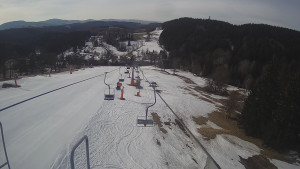 Snow park Paprsek - Lanovka - pohled dolů - 18.3.2023 v 08:40
