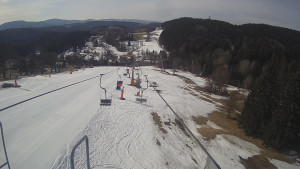 Snow park Paprsek - Lanovka - pohled dolů - 18.3.2023 v 08:45