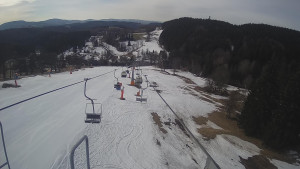 Snow park Paprsek - Lanovka - pohled dolů - 18.3.2023 v 09:05