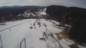 Snow park Paprsek - Lanovka - pohled dolů - 18.3.2023 v 09:30