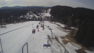 Snow park Paprsek - Lanovka - pohled dolů - 18.3.2023 v 09:45