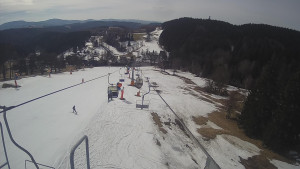 Snow park Paprsek - Lanovka - pohled dolů - 18.3.2023 v 10:30