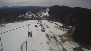 Snow park Paprsek - Lanovka - pohled dolů - 18.3.2023 v 11:10
