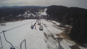 Snow park Paprsek - Lanovka - pohled dolů - 18.3.2023 v 11:20