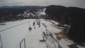 Snow park Paprsek - Lanovka - pohled dolů - 18.3.2023 v 11:30