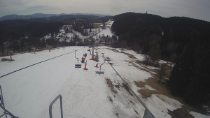 Snow park Paprsek - Lanovka - pohled dolů - 18.3.2023 v 11:40