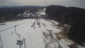 Snow park Paprsek - Lanovka - pohled dolů - 18.3.2023 v 11:45