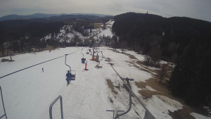 Snow park Paprsek - Lanovka - pohled dolů - 18.3.2023 v 12:15