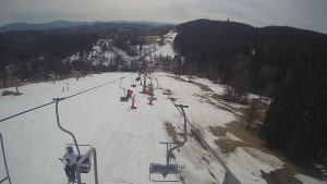 Snow park Paprsek - Lanovka - pohled dolů - 18.3.2023 v 12:20